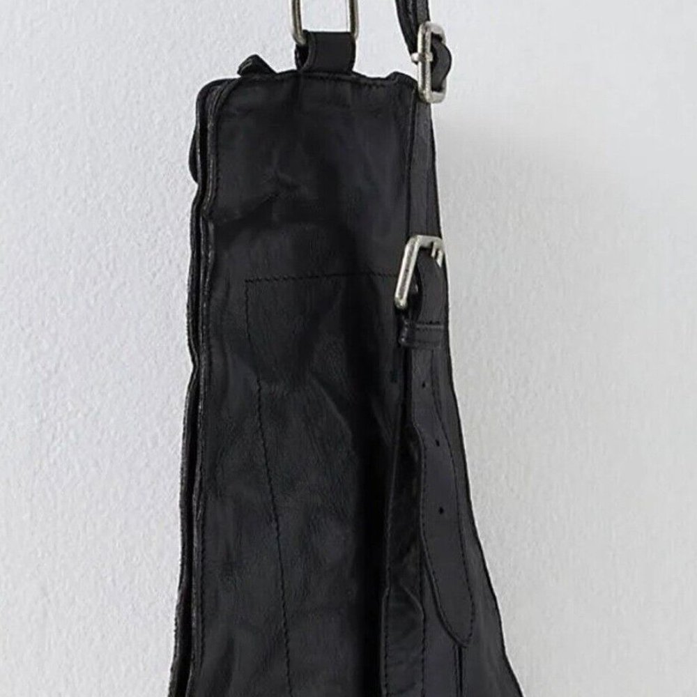 SOLD Free People Women's Jagger Slim Leather Sling Bag Black NWT $78 - Picture 4 of 15